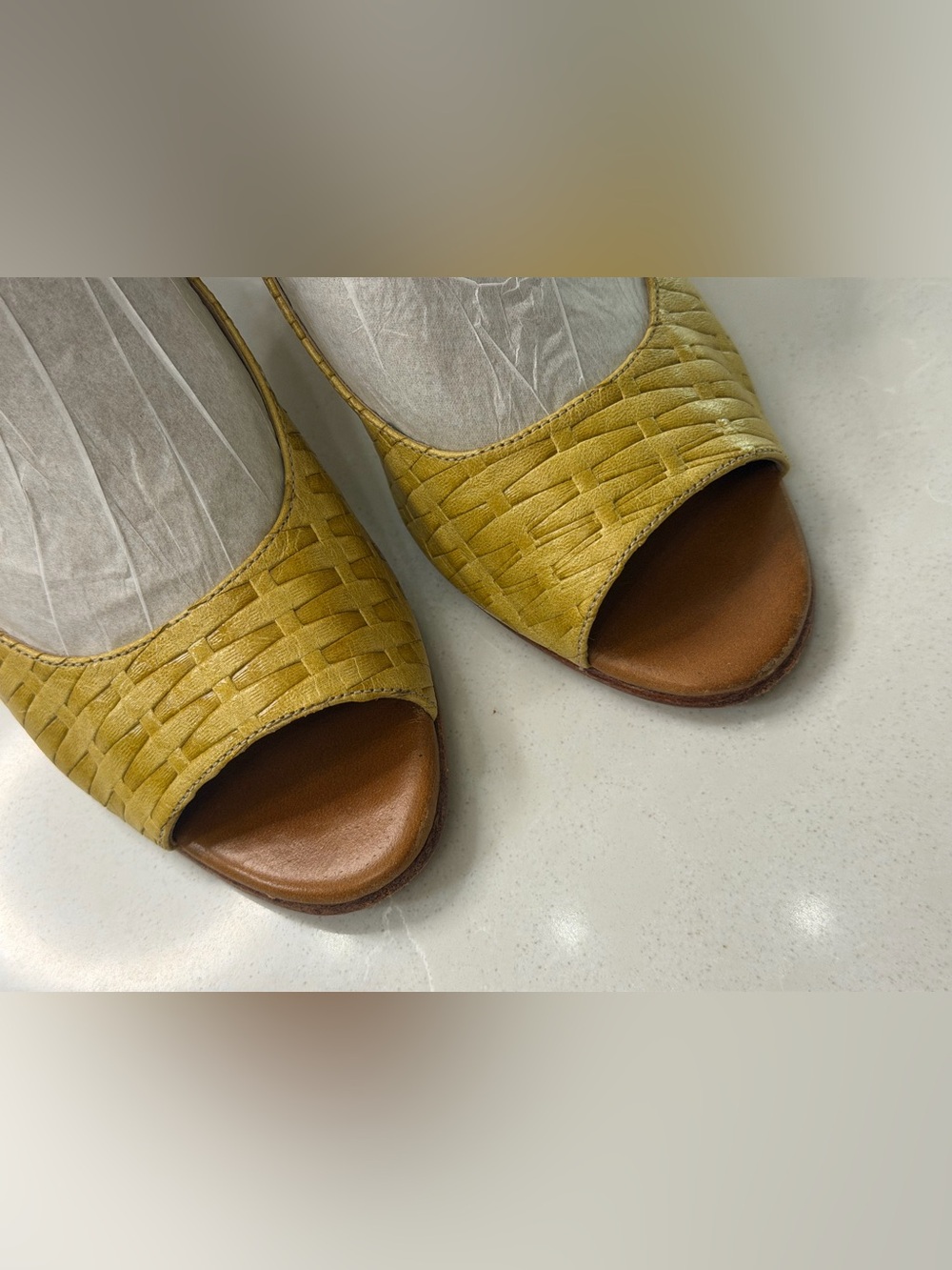 John Fluevog Miracles Marvel Yellow Woven Leather Peep Toe Heels Size 9 - Picture 9 of 15